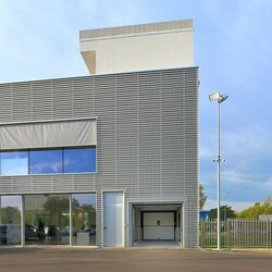 1653037934-8621_1-car-lift-ip1-hmt-v07-8.jpg