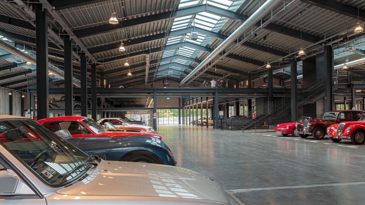 An overview of the museum hall displaying the cars