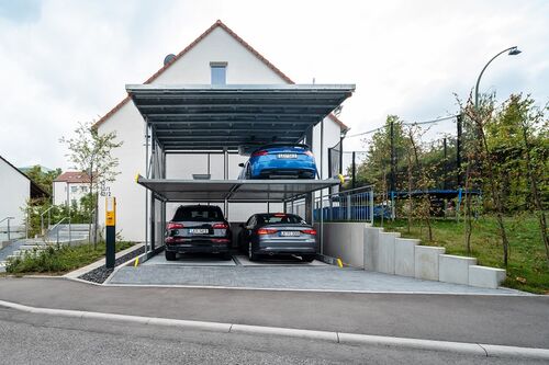 Extended parking system with three cars parked one above the other