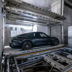 Car on a parking pallet in a parking system