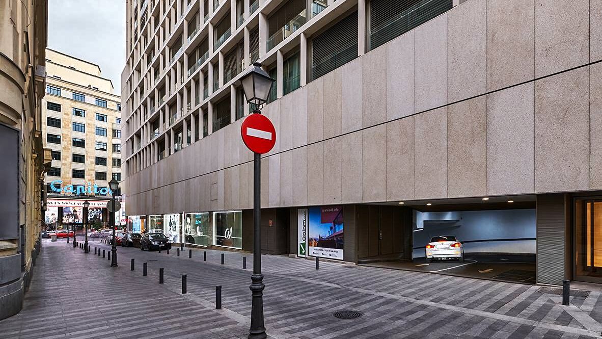 A building in Madrid with the entrance to the underground car park