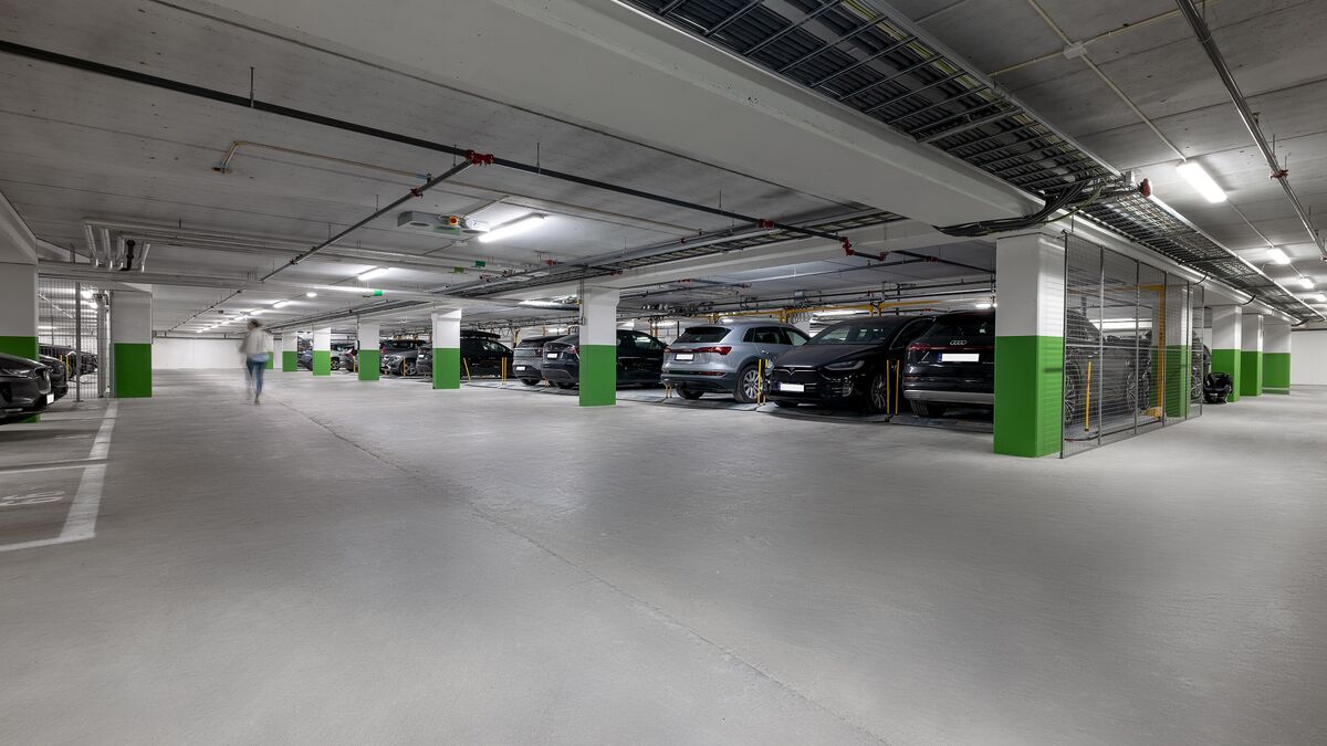 The layout of the garage is illustrated. The parking system can be seen in the center.