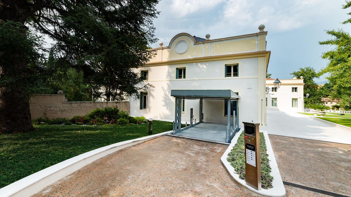 1653039731-3572_3-project-car-lift-bassano-del-grappa-1.jpg