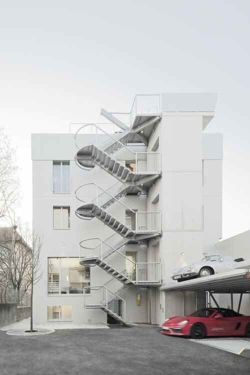 A building on Olgastraße with a car parking system built in front of it