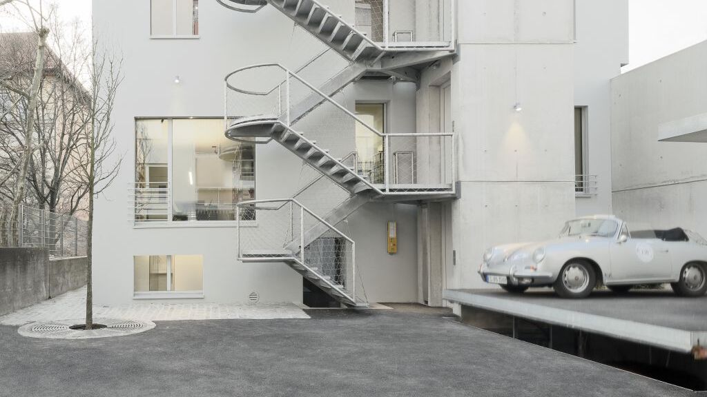 Building on Olgastraße with a car parking system installed in front of it