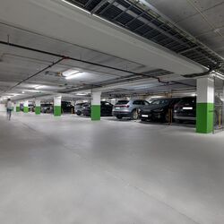 The layout of the garage is illustrated. The parking system can be seen in the center.