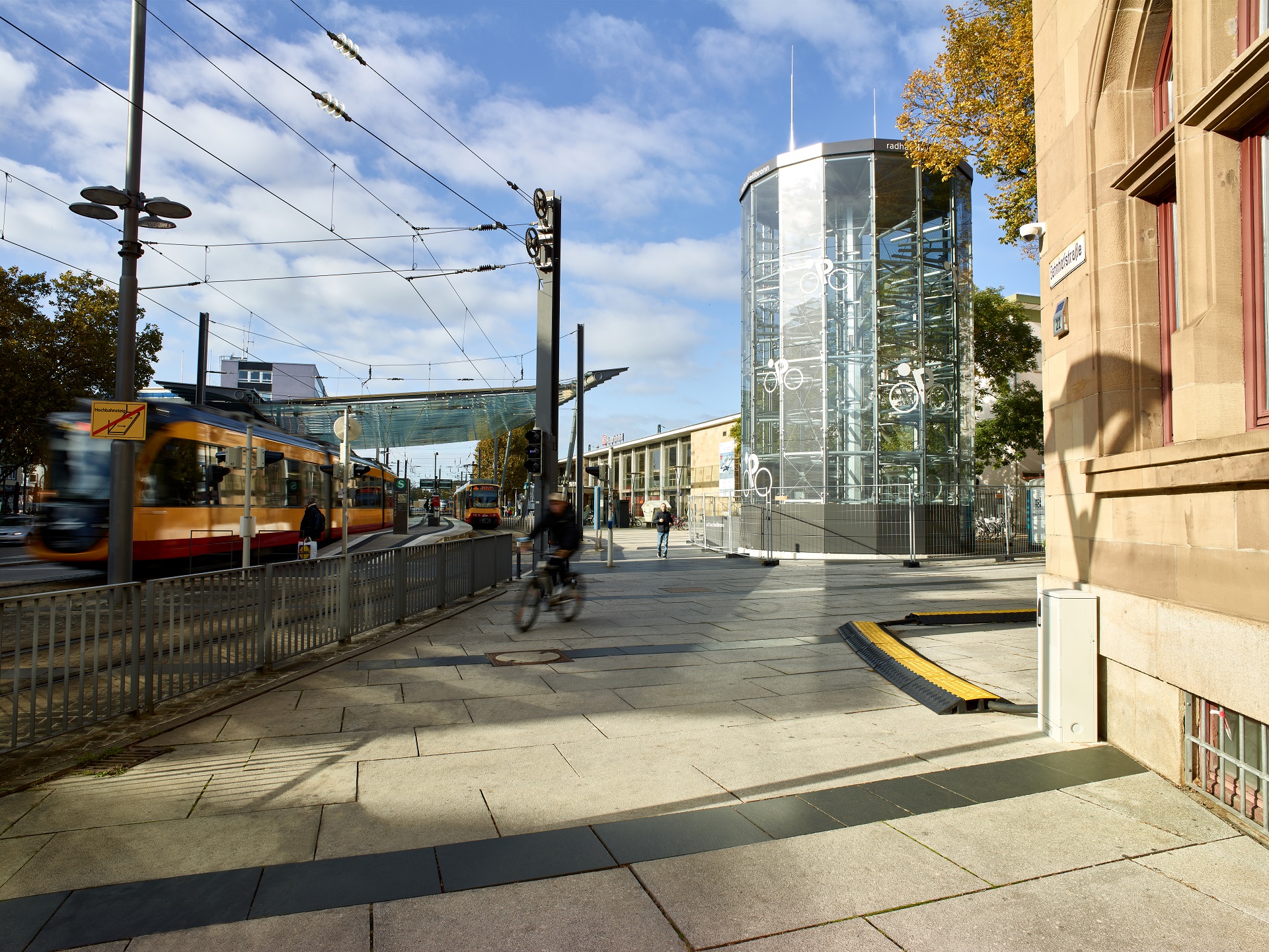 Automatic bicycle parking system at Heilbronn railway station